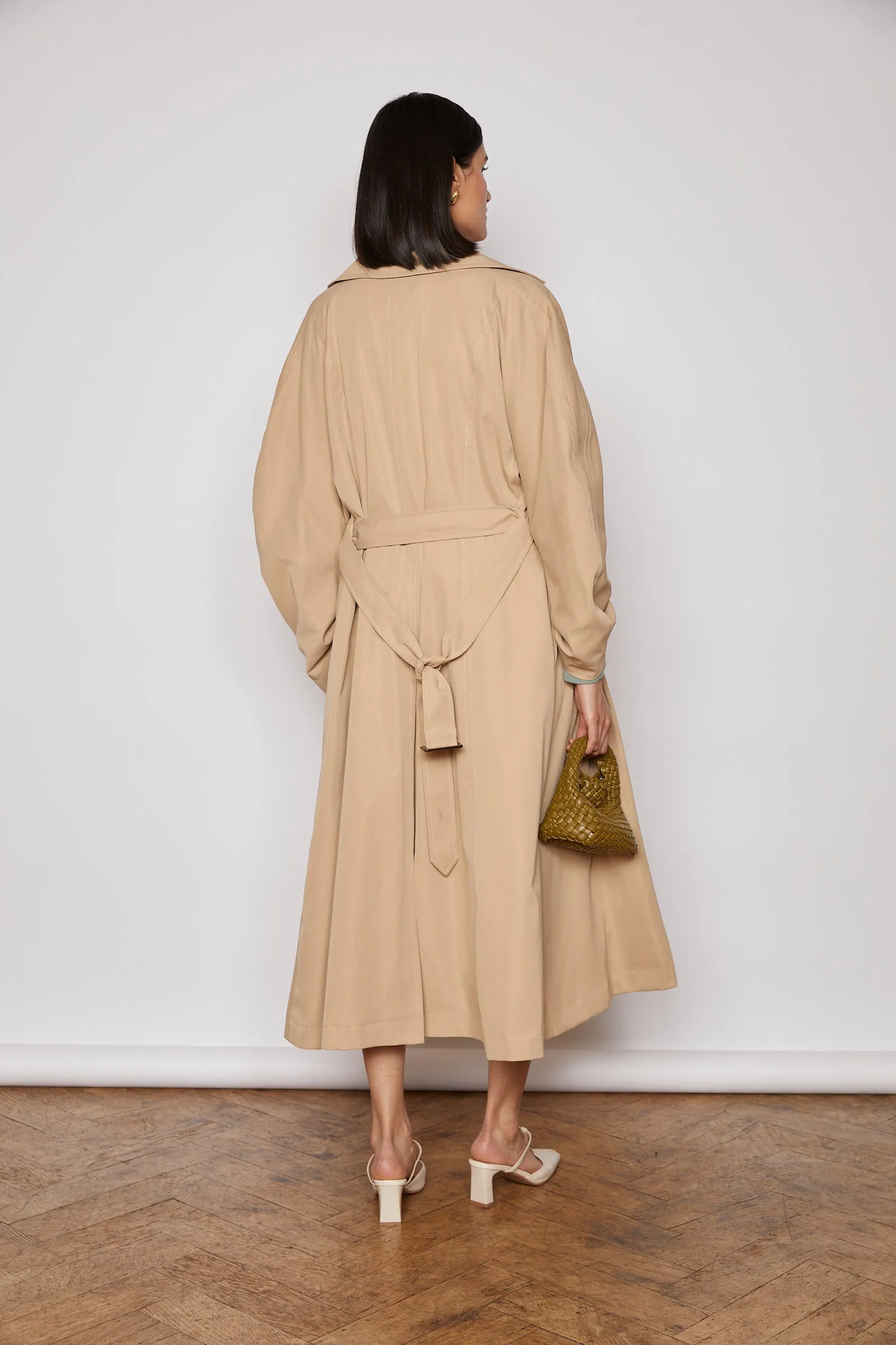 NAVI 2 TRENCH WITH CORSAGE IN BEIGE