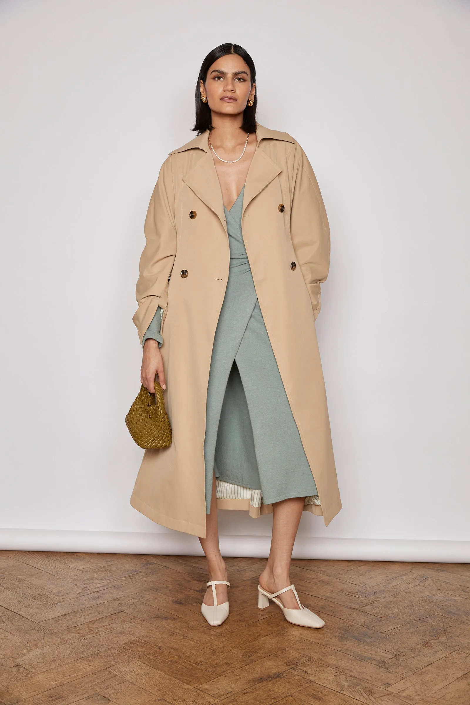 NAVI 2 TRENCH WITH CORSAGE IN BEIGE